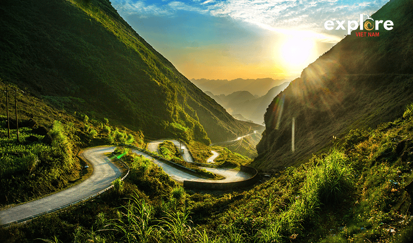 Ma-Pi-Leng-Pass-Vietnam-private-car